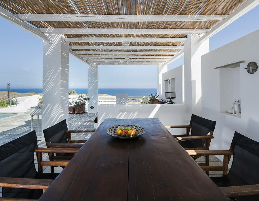 Tramountana-pool-dining-terrace