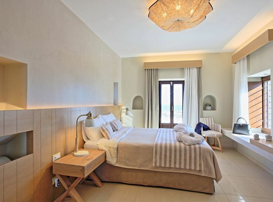 main-bedroom-irene's-villa-fira
