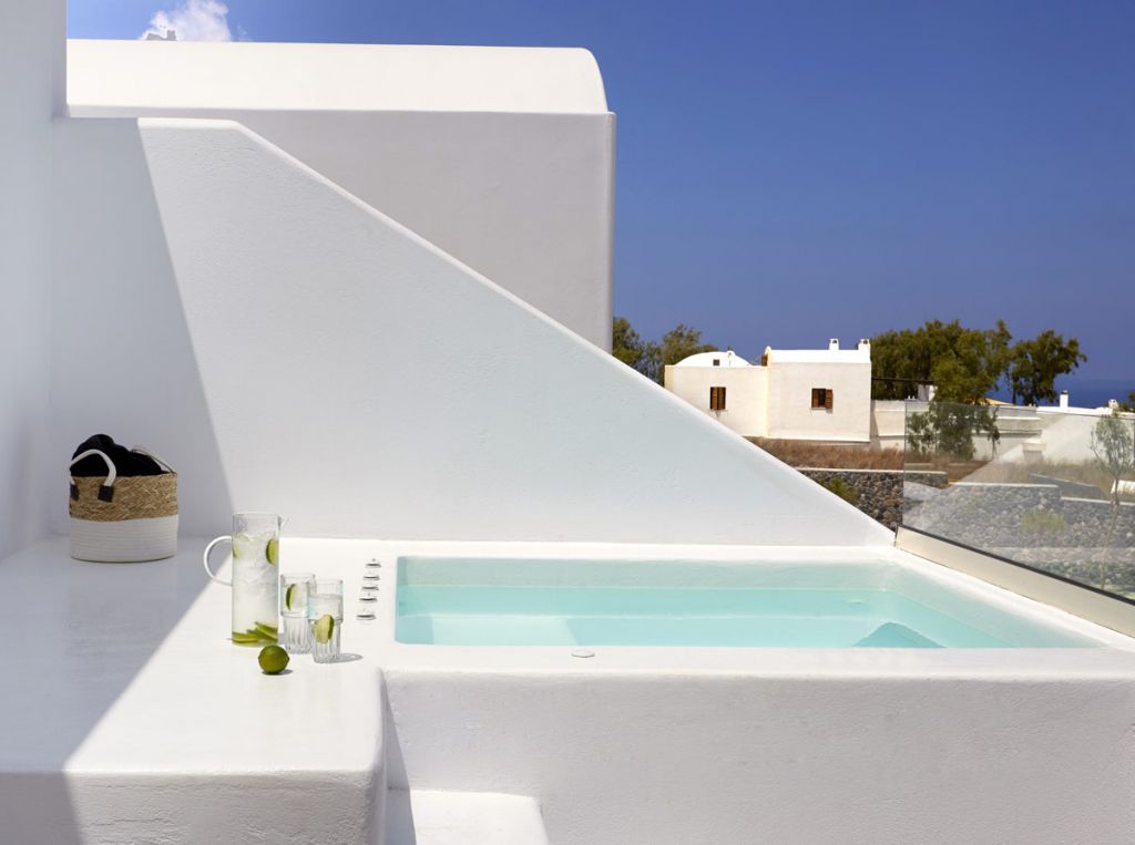 luxury suites santorini