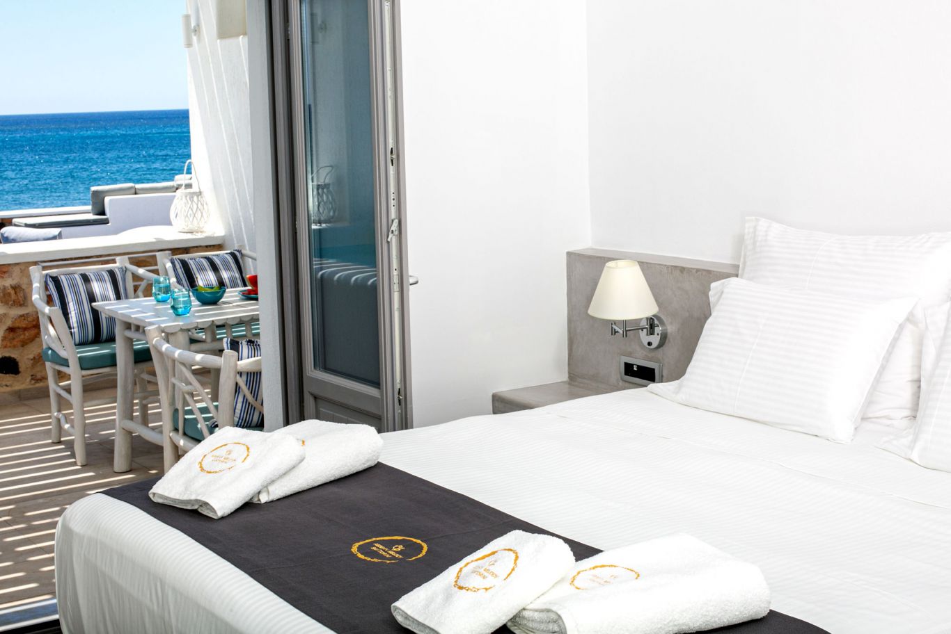 luxury suites santorini