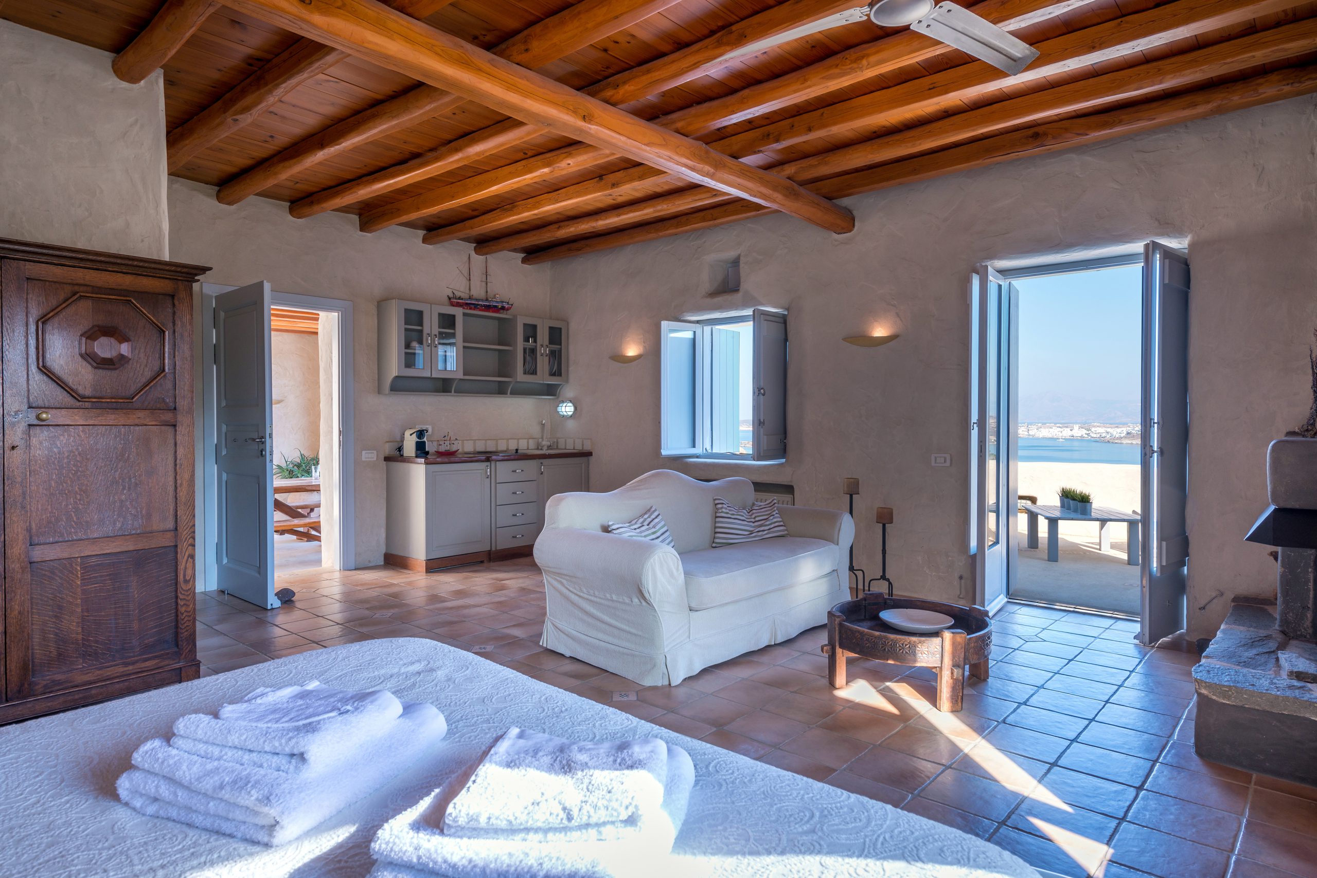 naoussa villas paros