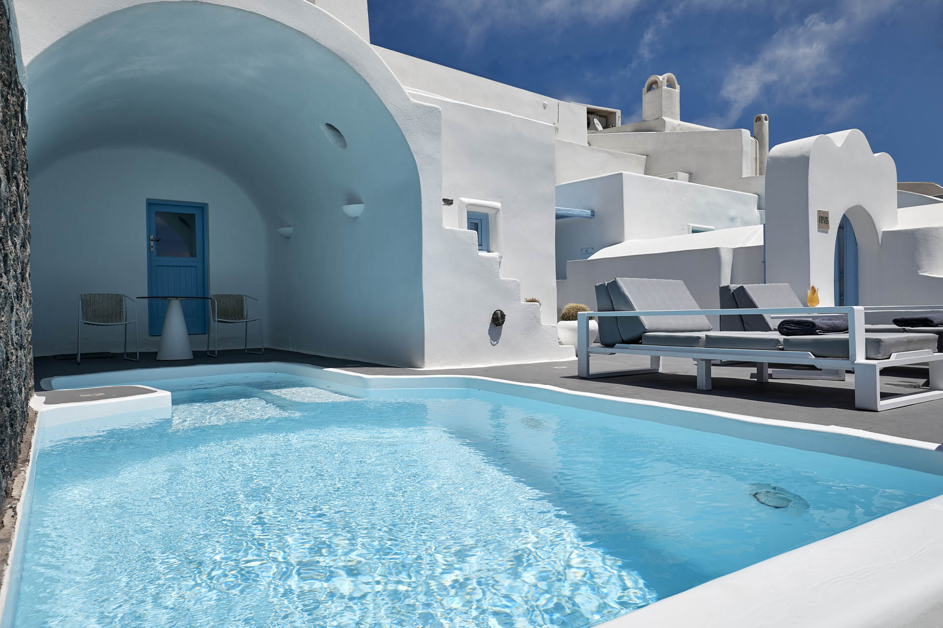 luxury suites santorini