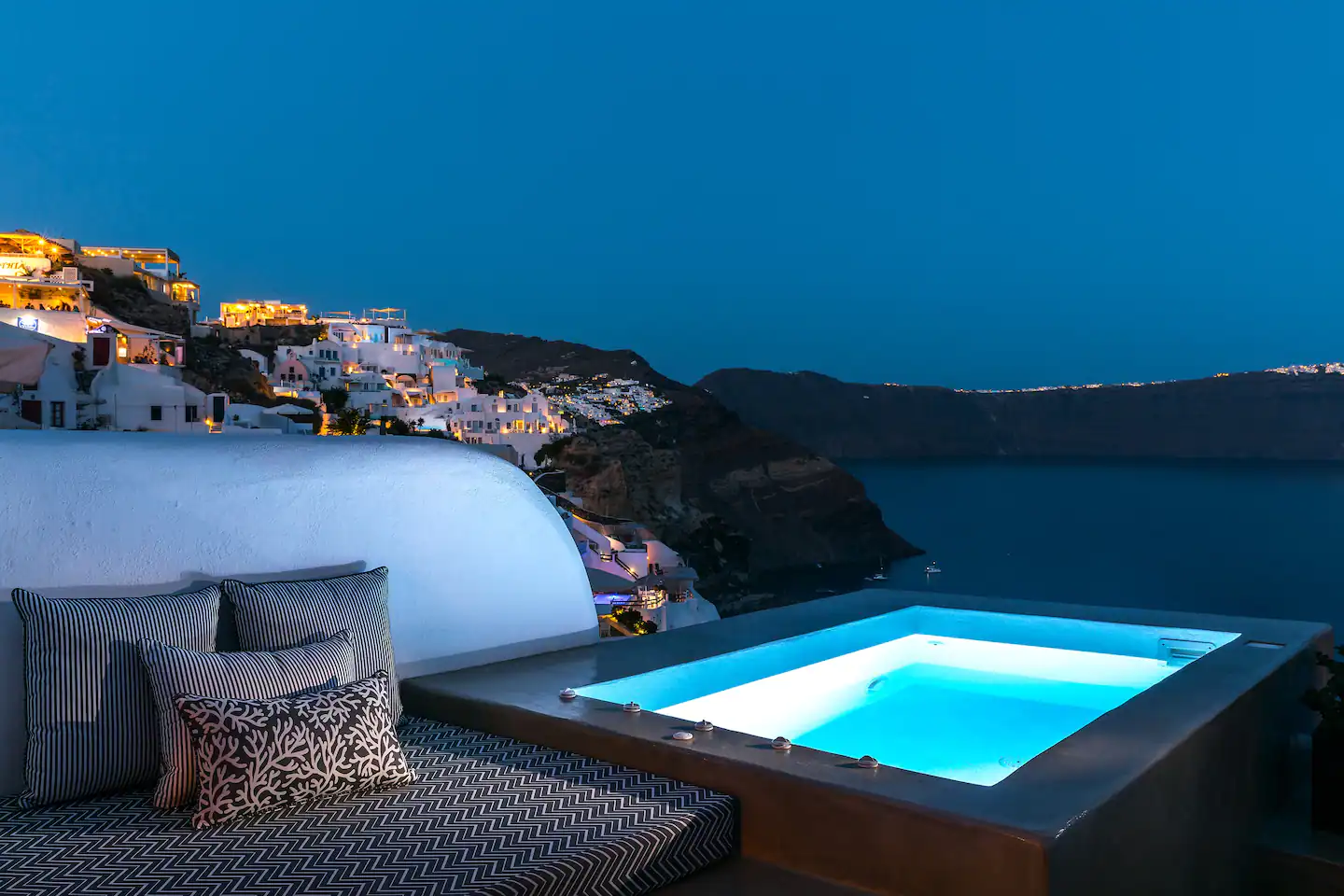 caldera houses oia santorini evenings