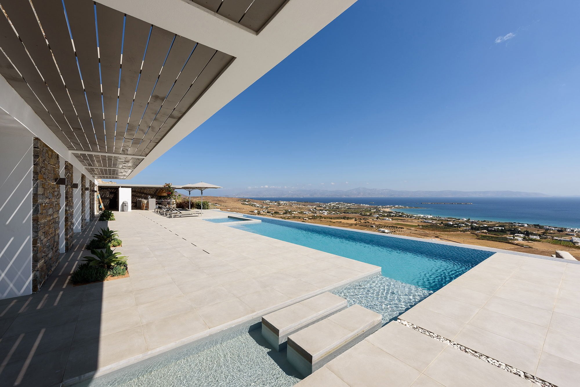 infinity pool ofos golden bay paros