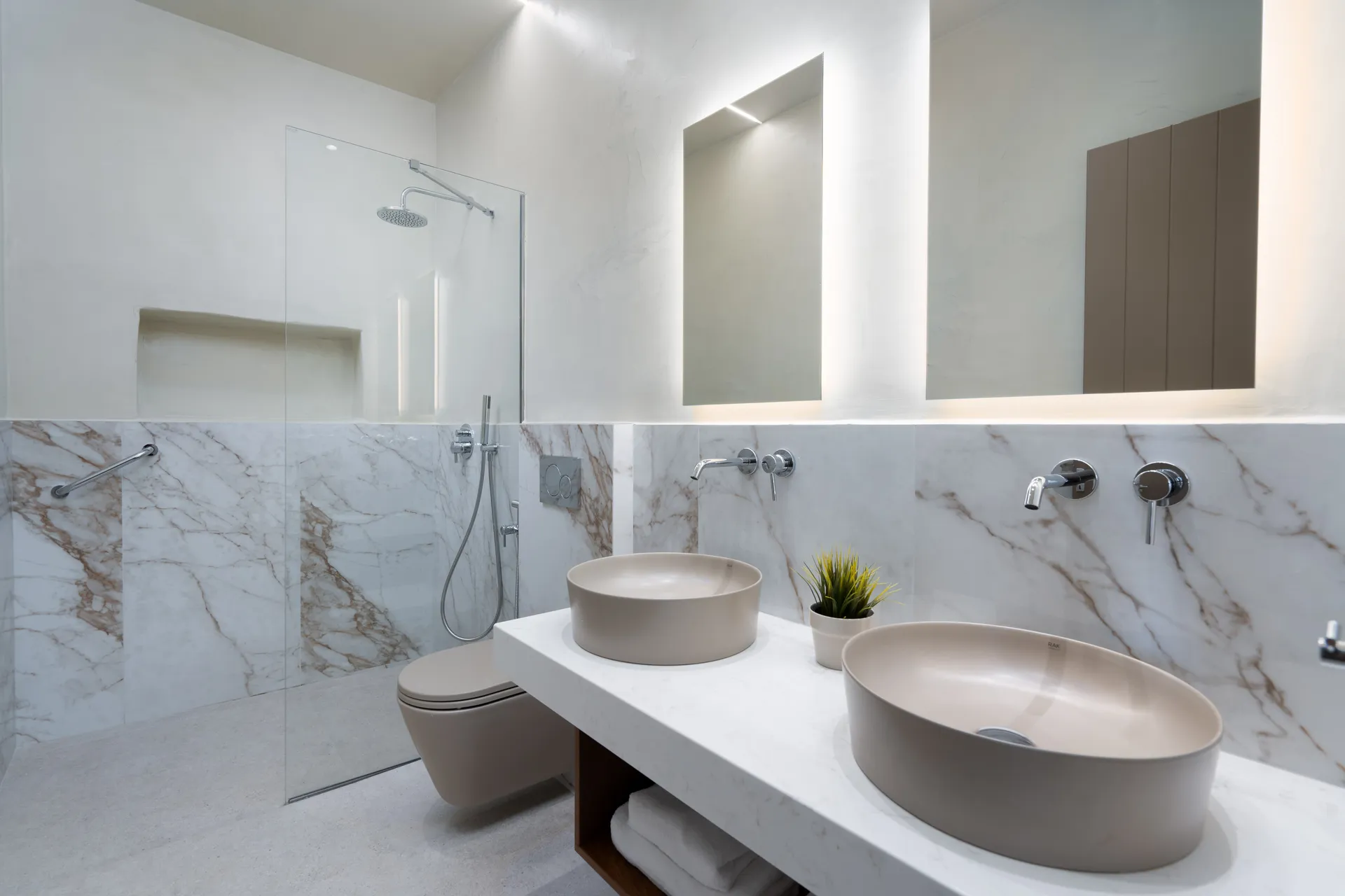the residence Akrotiri santorini showers